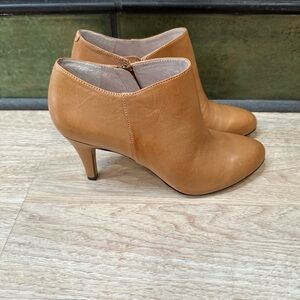 Tan Leather Ankle Boots by Vince Camuto Size 8.5 Vive